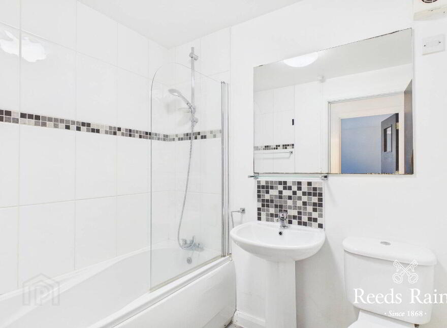 Apartment 1 Mossvale House 27 Short Strand, Belfas, Belfast, BT5 4AS