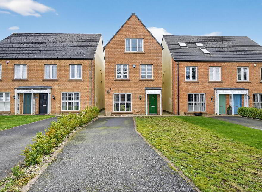 16 Eaton Court, Dunmurry, Belfast, BT17 9FT