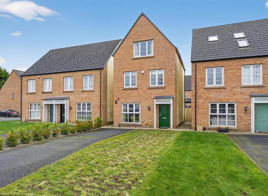 16 Eaton Court, Dunmurry, Belfast, BT17 9FT