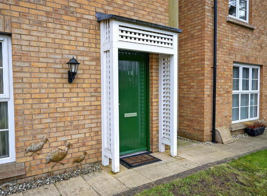 16 Eaton Court, Dunmurry, Belfast, BT17 9FT