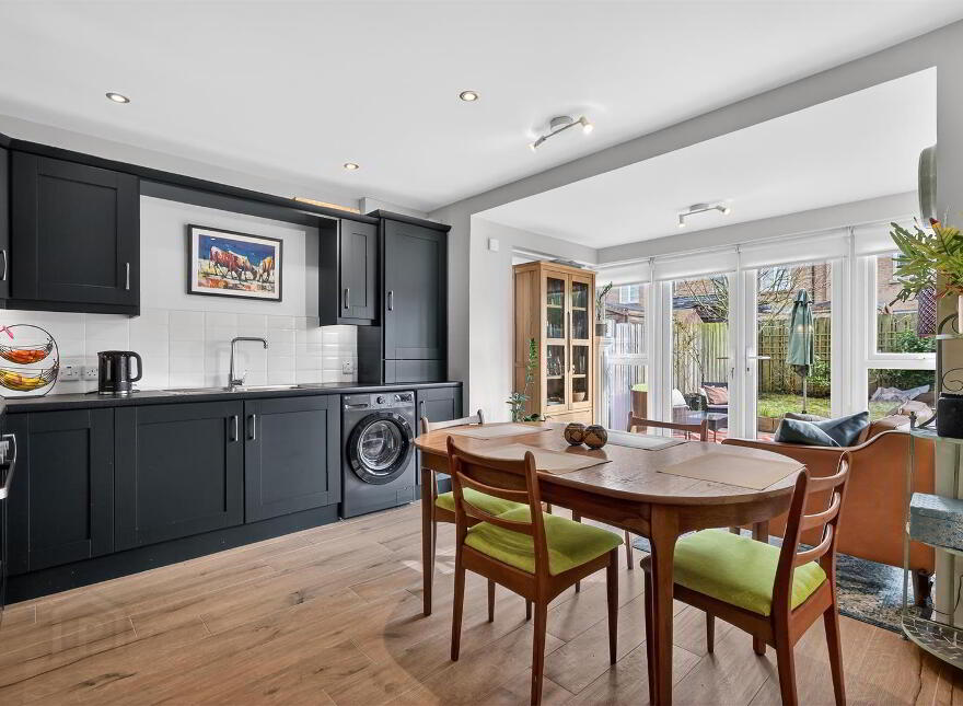 16 Eaton Court, Dunmurry, Belfast, BT17 9FT