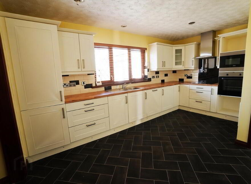 36 Broadlands, Carrickfergus, BT38 7BL
