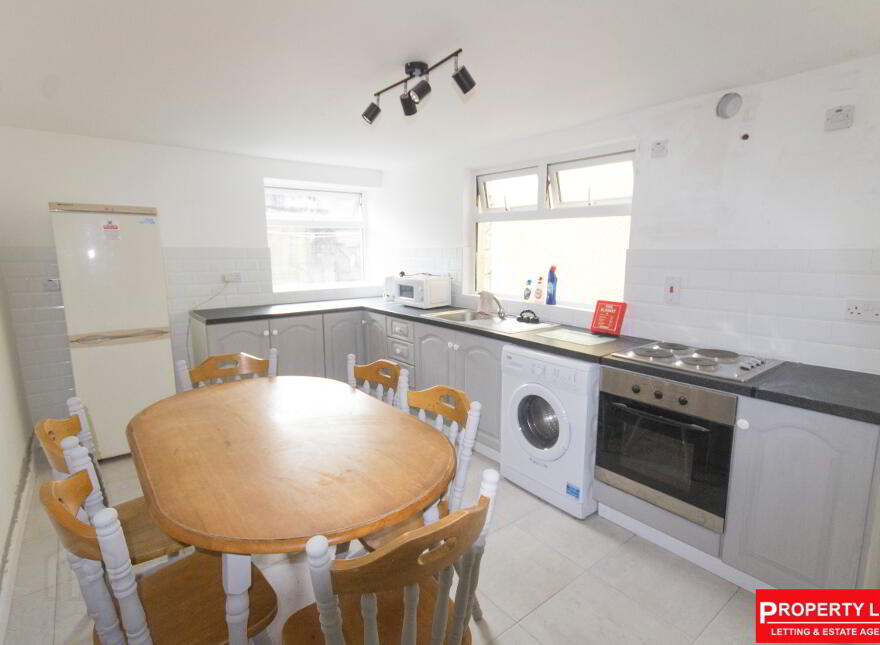 STUDENT ACCOMMODATION, 5 Fairman Place, Derry/Londonderry, BT48 7LD