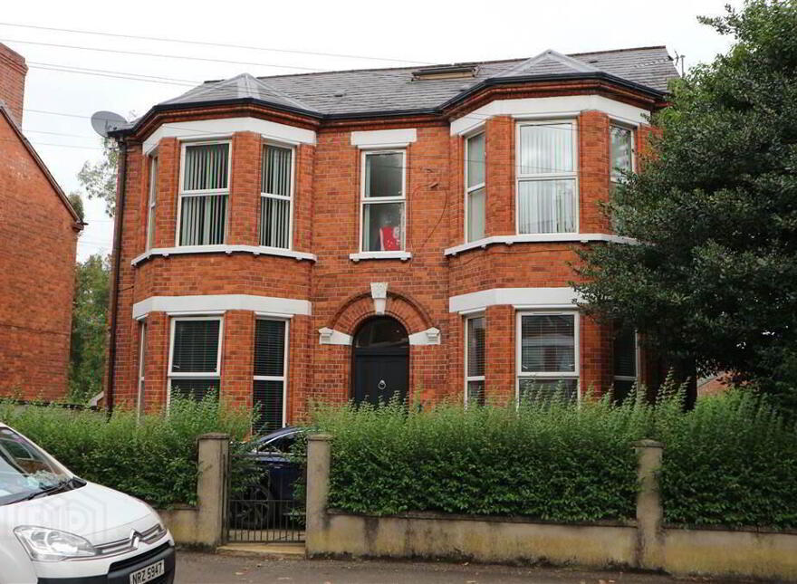 6 Rosetta Park, Belfast, BT6 0DJ