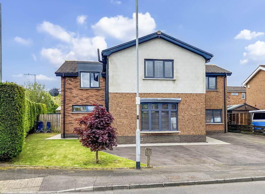 2 Magheralave Grange, Lisburn, BT28 3BZ