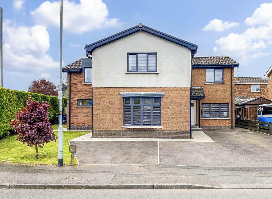 2 Magheralave Grange, Lisburn, BT28 3BZ