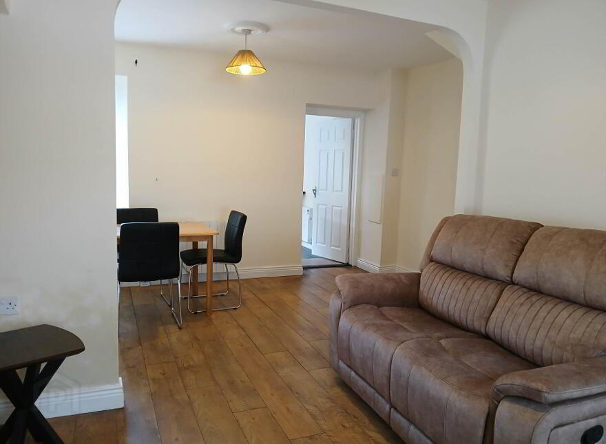 8 St. Kieran`s Tce, Coosan Road, Athlone, N37V046