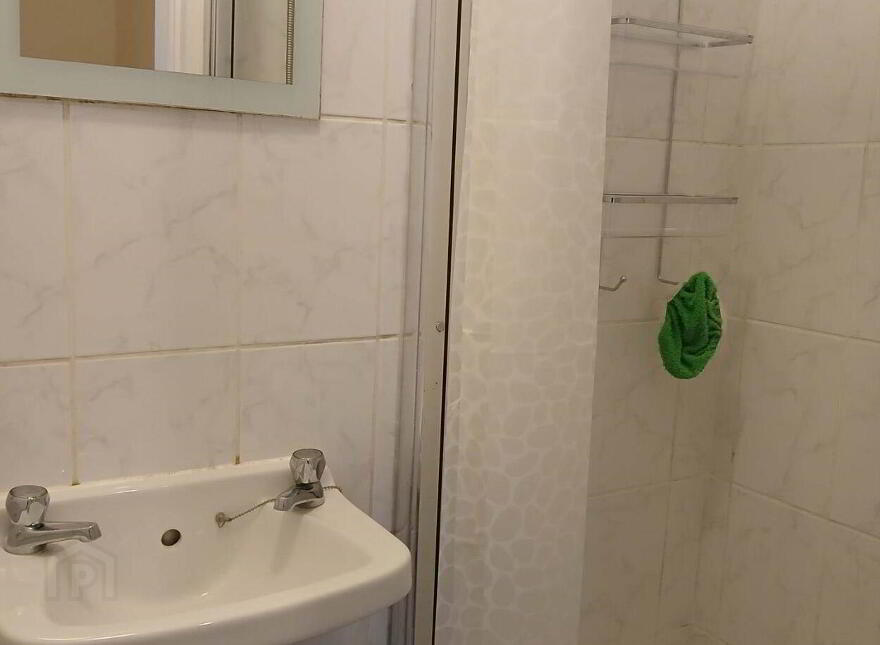8 St. Kieran`s Tce, Coosan Road, Athlone, N37V046