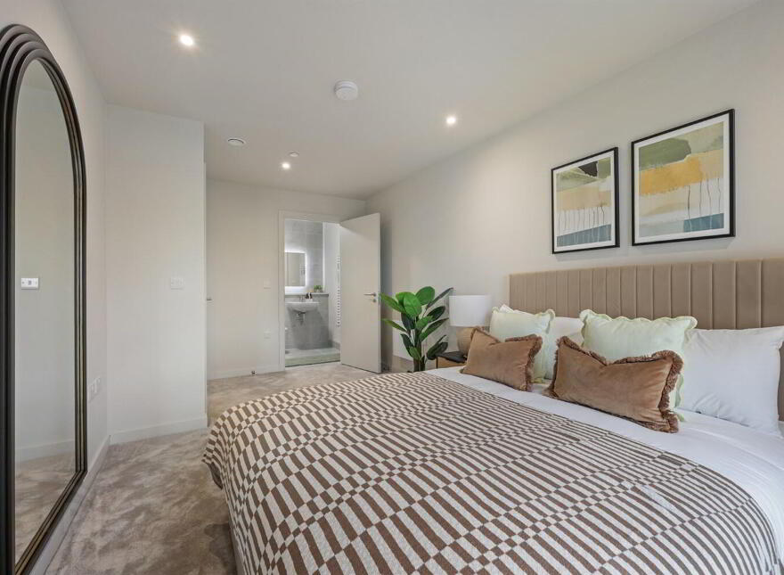 Lady Pirrie House, 2 Bedroom Apartment, 5 Shipwright Way, Titanic Quar...Belfast, BT3 9FU