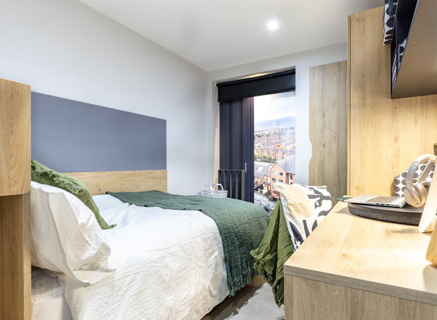 Classic En Suite, Biscuit Factory, 140 Little Donegall St, Belfast, BT1 2FL