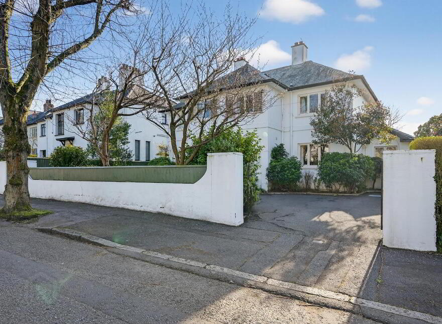 14 Malone Hill Park, Belfast, BT9 6RD
