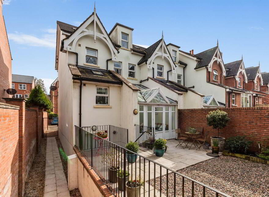 17 Demesne Gate, Off Demesne Road, Holywood, BT18 9FR