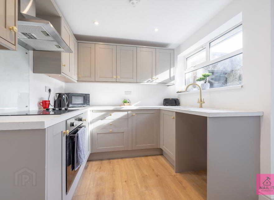 27 Sandbrook Park, Belfast, BT4 1NL