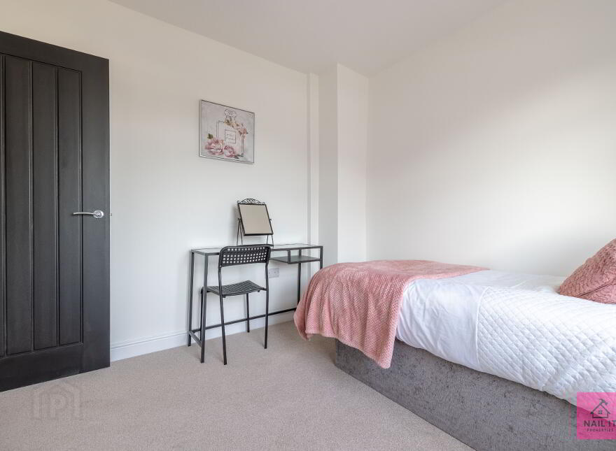 27 Sandbrook Park, Belfast, BT4 1NL
