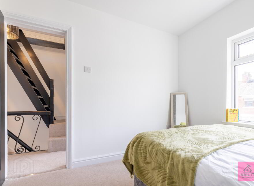 27 Sandbrook Park, Belfast, BT4 1NL