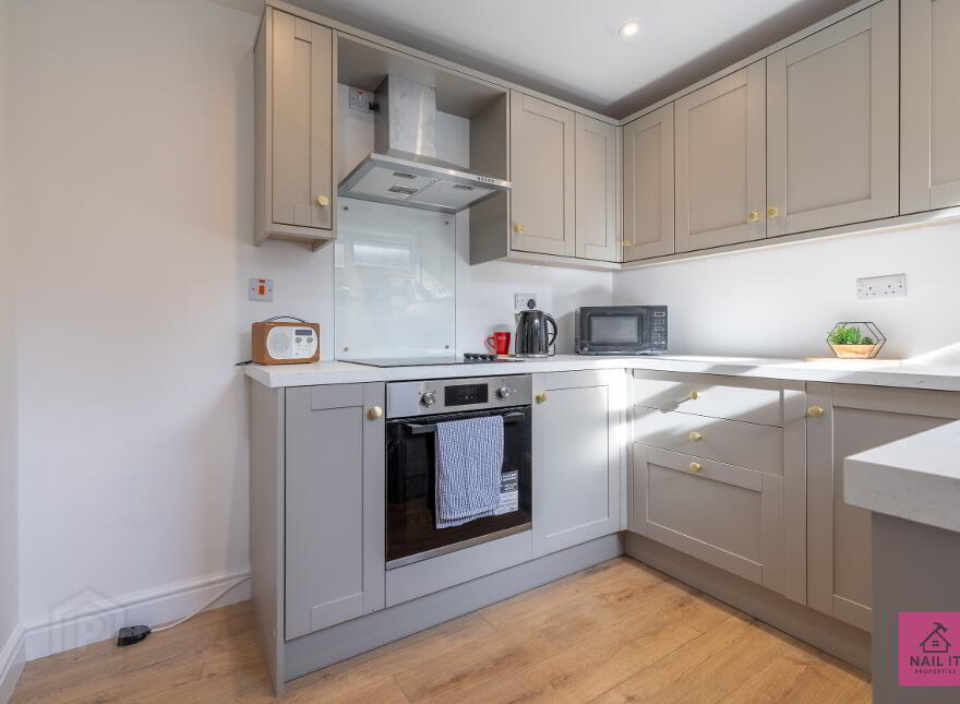 27 Sandbrook Park, Belfast, BT4 1NL