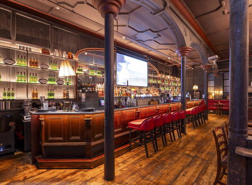 Henry's Bar & The Jailhouse, 4 Joys Entry, Belfast, BT1 4DR