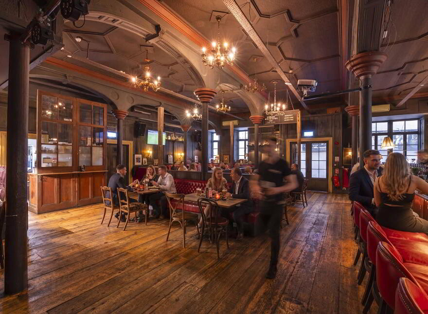 Henry's Bar & The Jailhouse, 4 Joys Entry, Belfast, BT1 4DR
