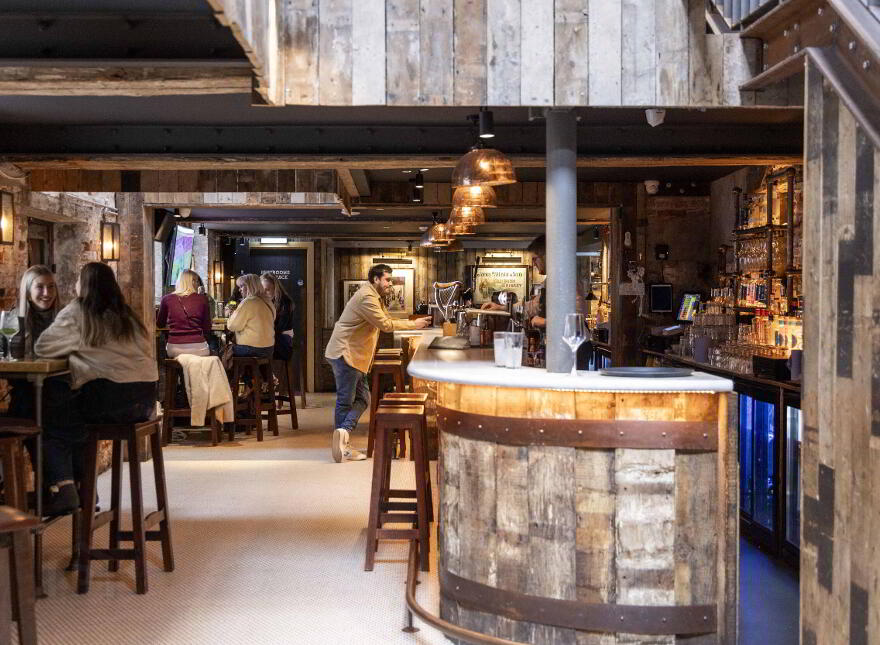Henry's Bar & The Jailhouse, 4 Joys Entry, Belfast, BT1 4DR