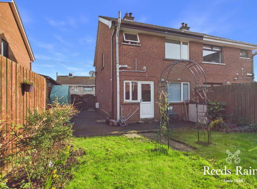 5 Castleburn Drive, Carrickfergus, BT38 7NX