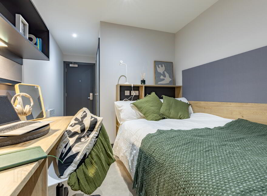 Premium Plus En Suite, Biscuit Factory, 140 Little Donegall St, Belfast, BT1 2FL