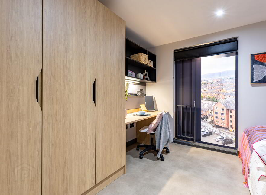 Luxury Studio, Biscuit Factory, 140 Little Donegall St, Belfast, BT1 2FL