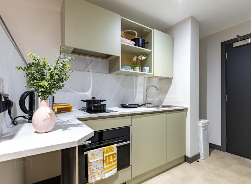 Premium Studio, Biscuit Factory, 140 Little Donegall St, Belfast, BT1 2FL