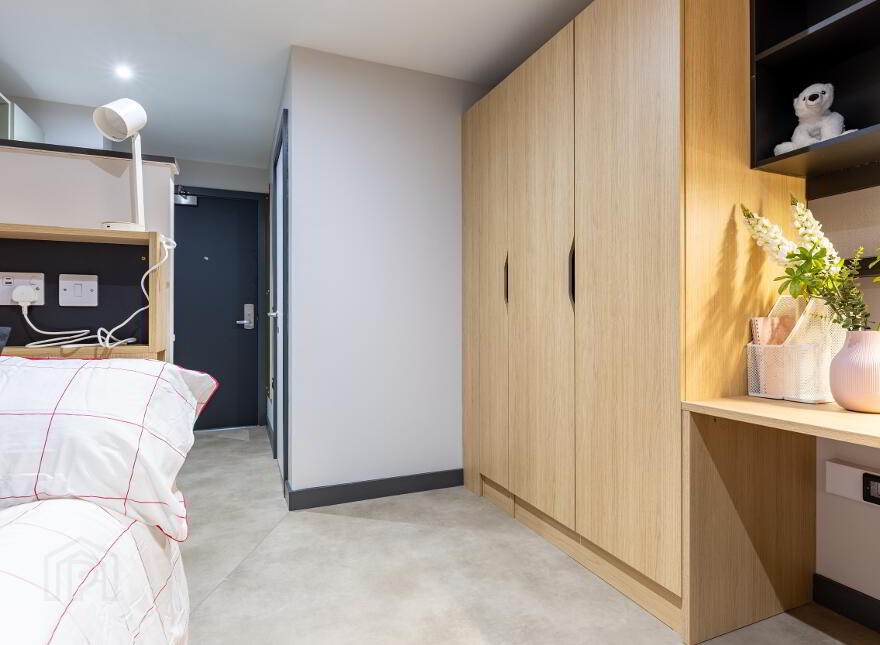 Premium Studio, Biscuit Factory, 140 Little Donegall St, Belfast, BT1 2FL