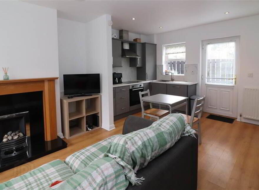 4 Warren Gardens Mews, Warren Gardens, Lisburn, BT28 1EA