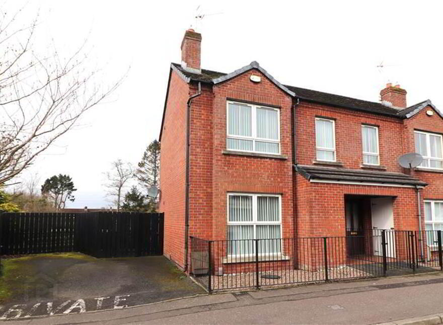 4 Warren Gardens Mews, Warren Gardens, Lisburn, BT28 1EA