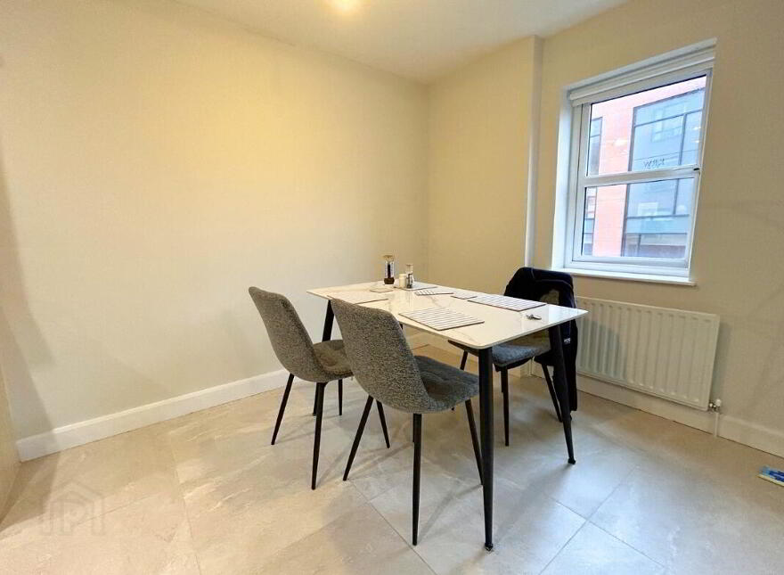 304 College Court Central, Belfast, BT1 6BZ