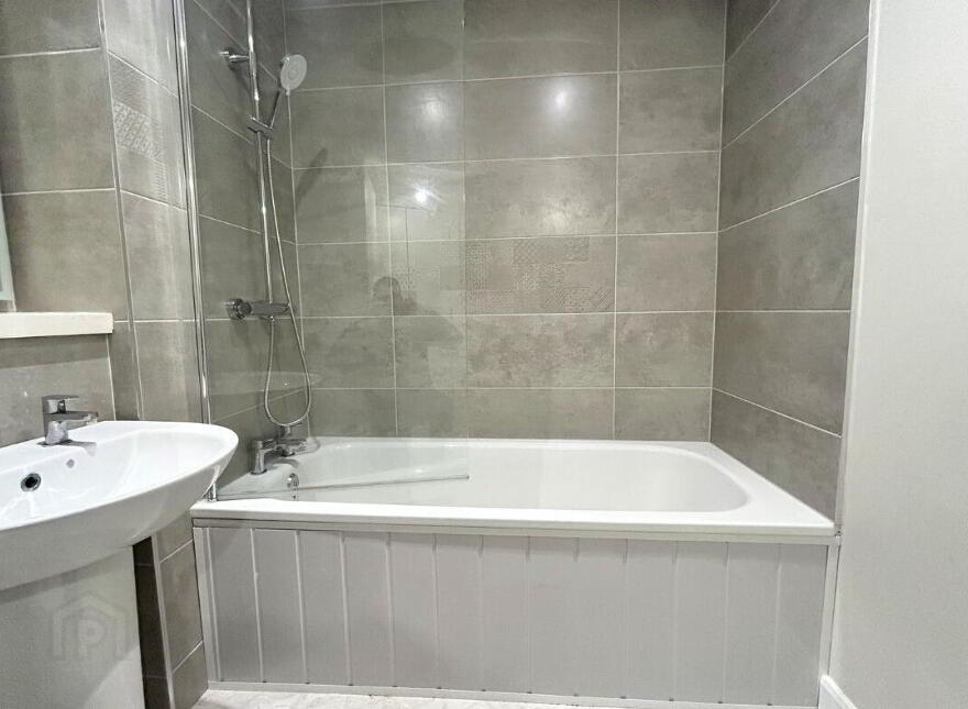 304 College Court Central, Belfast, BT1 6BZ