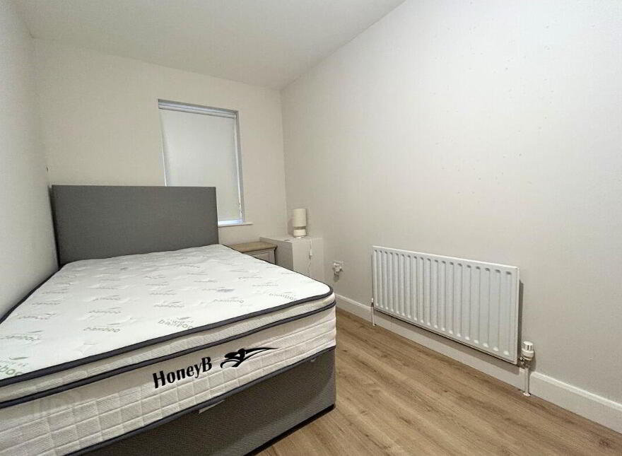 304 College Court Central, Belfast, BT1 6BZ