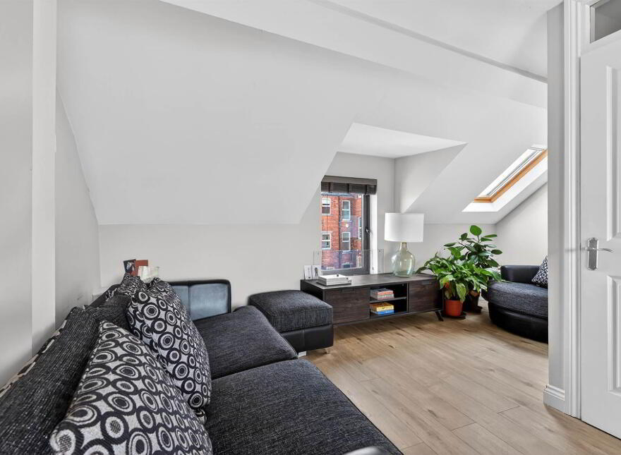 Flat C, 2 Surrey Street, Belfast, BT9 7FS