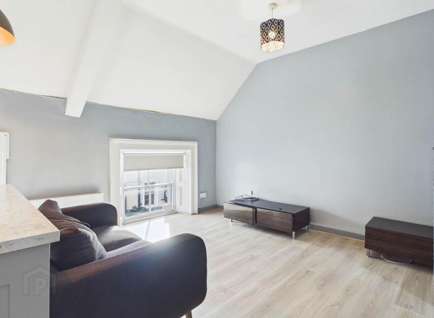 90 Main Street, Carrick-On-Suir, E32VF74