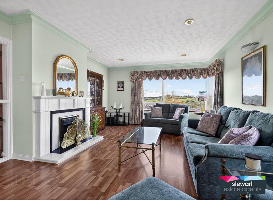 42 Hillsborough Road, Dromore, BT25 1QN