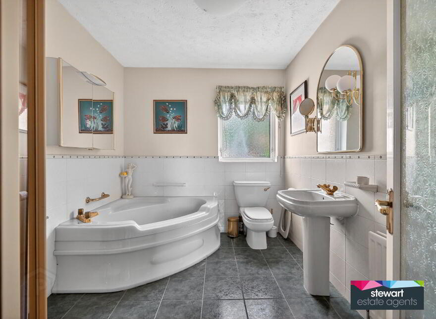 42 Hillsborough Road, Dromore, BT25 1QN