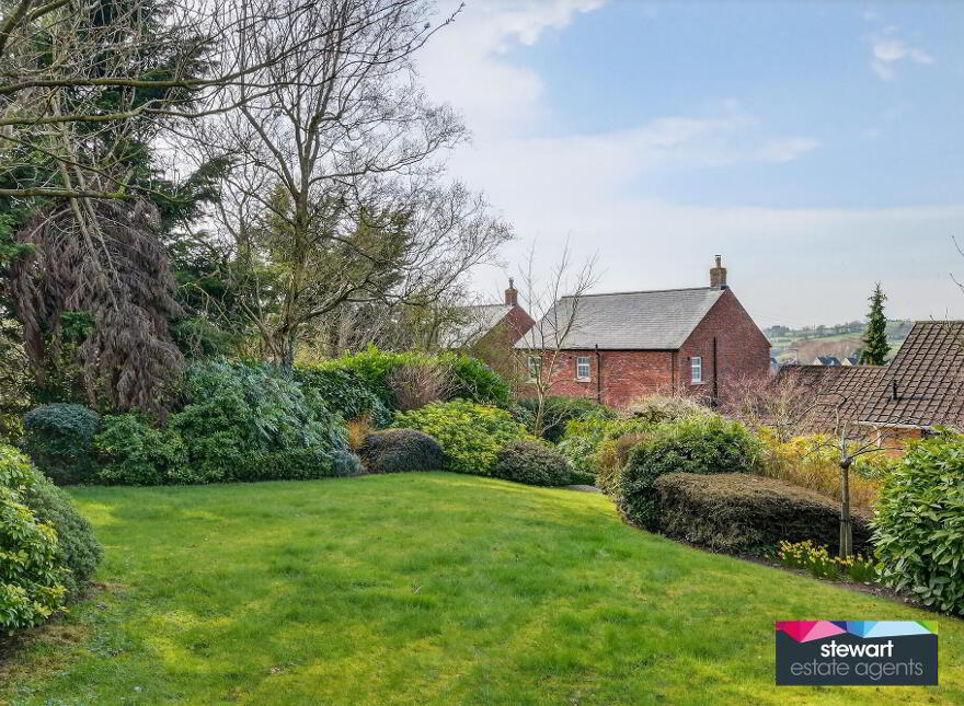 42 Hillsborough Road, Dromore, BT25 1QN