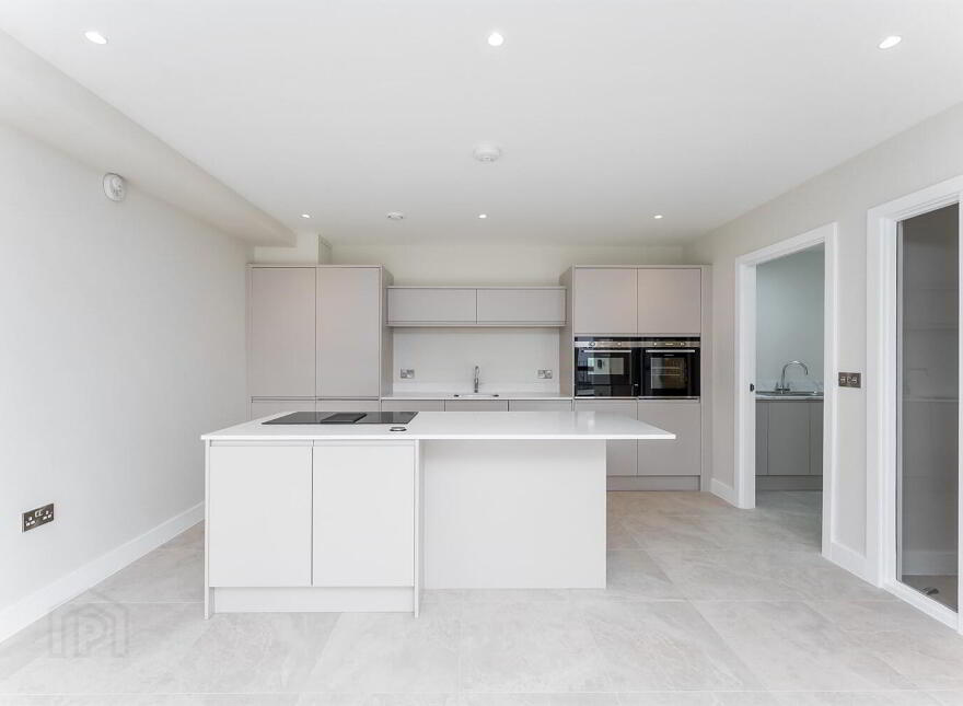 Apt 7, 10 Kings Hall Mews, Balmoral Avenue, Belfast, BT9 6PS