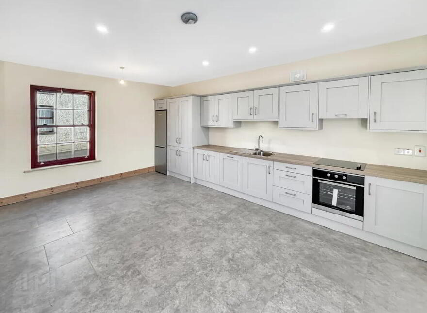 Mill Street, Borrisokane, E45YK64