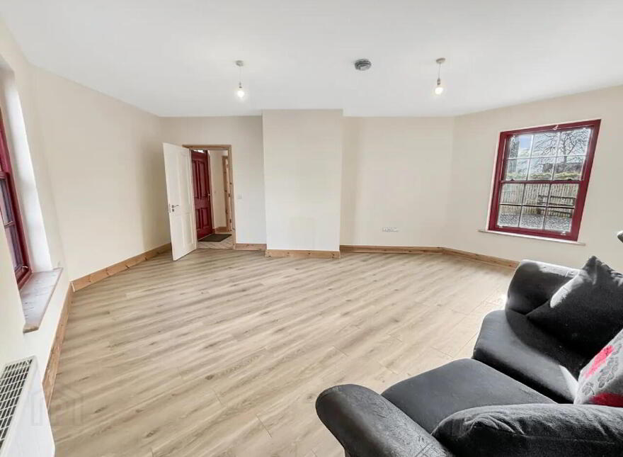 Mill Street, Borrisokane, E45YK64