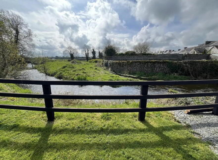 Mill Street, Borrisokane, E45YK64