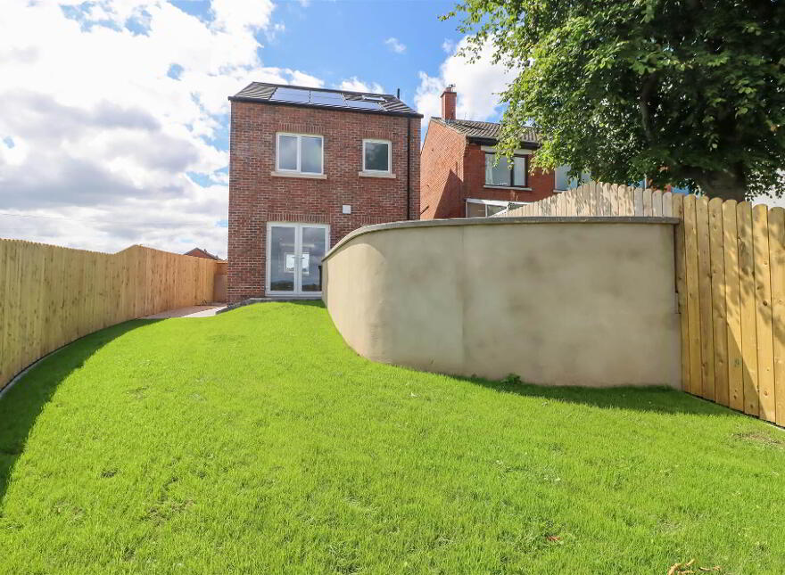 17, A Cherryhill Park, Dundonald, Belfast, BT16 1JD