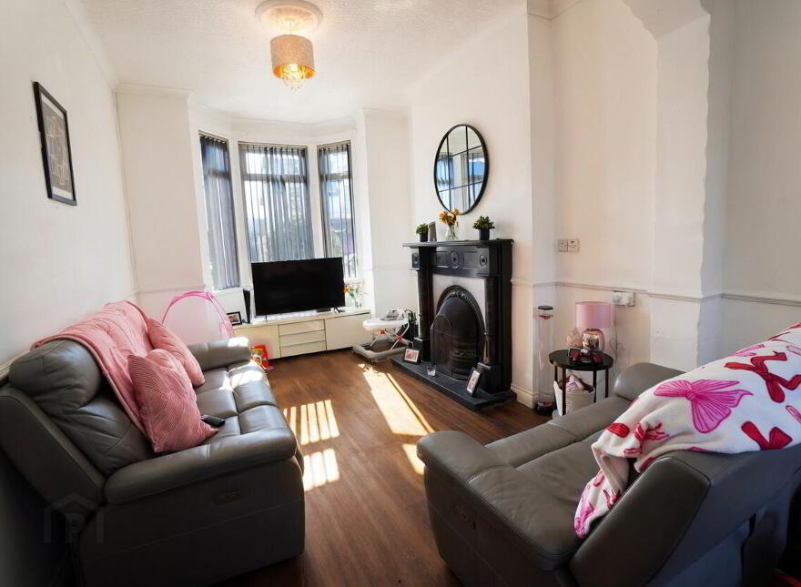 63 Ballygomartin Road, Belfast, BT13 3LB