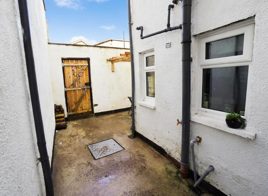 63 Ballygomartin Road, Belfast, BT13 3LB