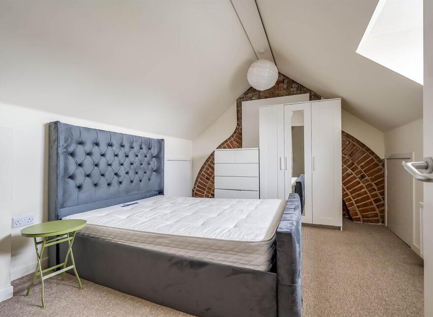 38 Locksley Park, Upper Lisburn Road, Belfast, BT10 0AR