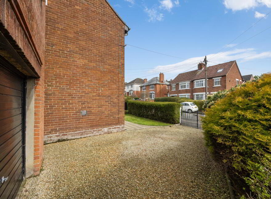 37 Thornhill Drive, Belfast, BT5 7AW