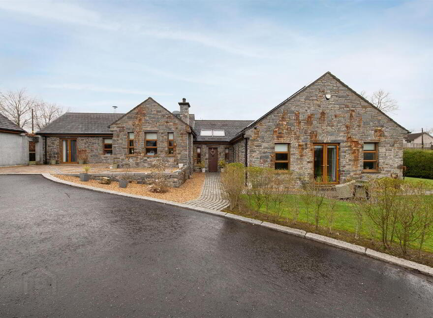 46 Cherryhill Road, Ballynahinch, BT24 8NW