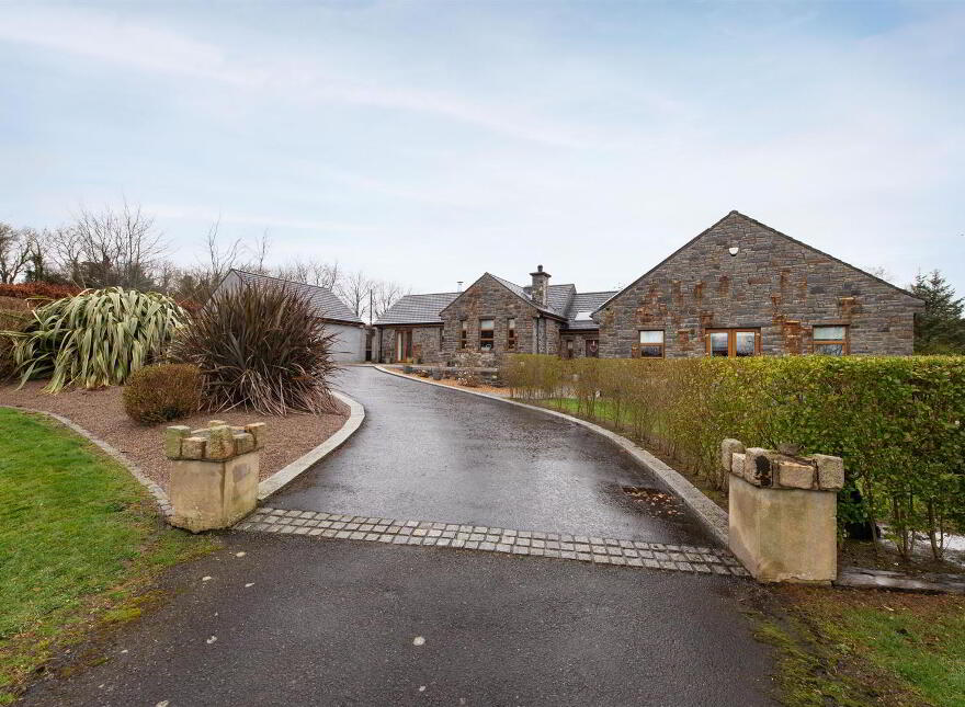 46 Cherryhill Road, Ballynahinch, BT24 8NW