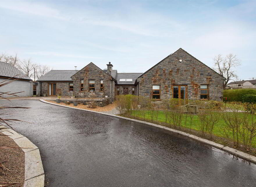 46 Cherryhill Road, Ballynahinch, BT24 8NW
